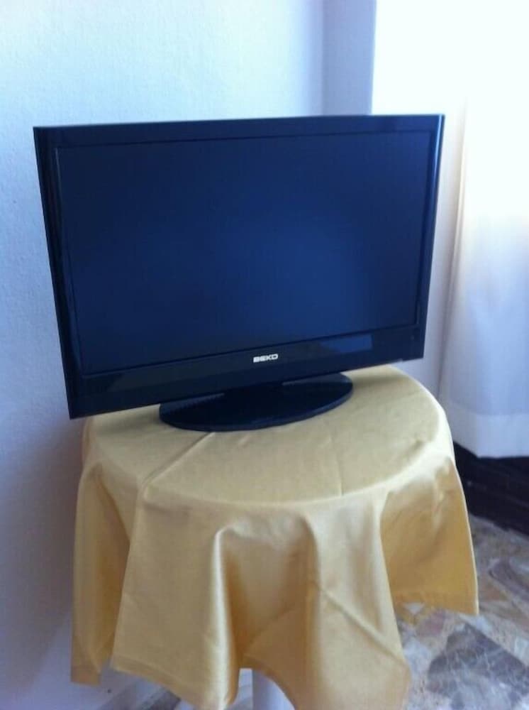 Classic Double Room Single Use photo 3