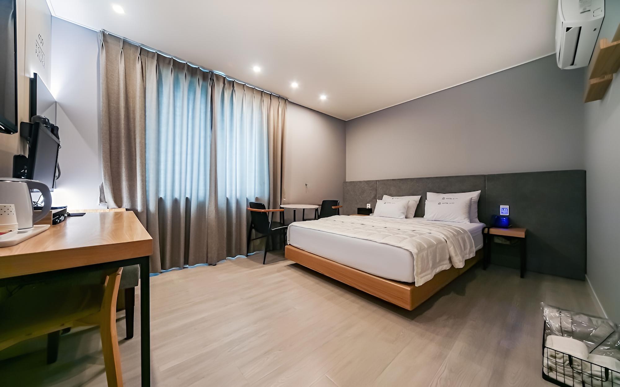 Room (Hotel Palace Deals) - Photo 1