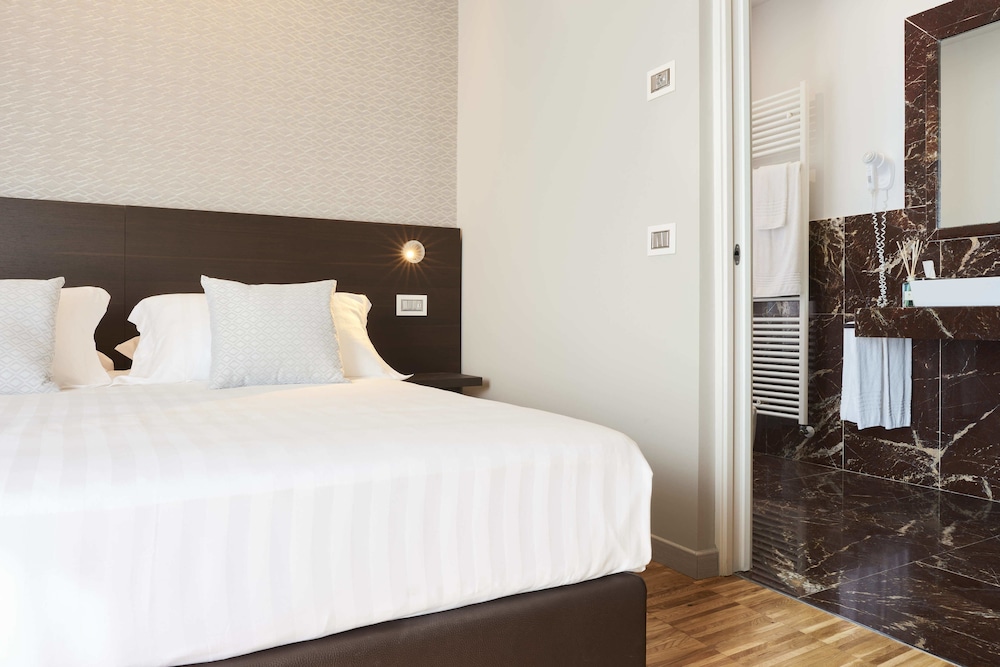 Superior Double or Twin Room photo 2