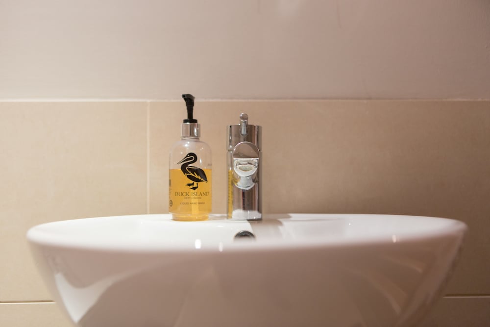 Family Suite, Ensuite photo 2