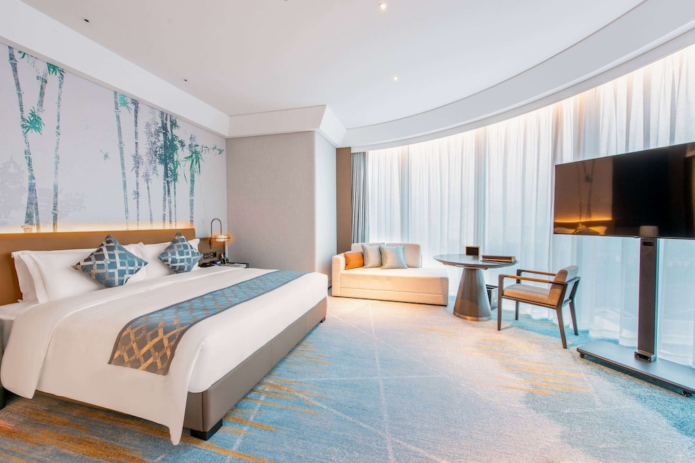 Deluxe Room, 1 King Bed, Non Smoking photo 1