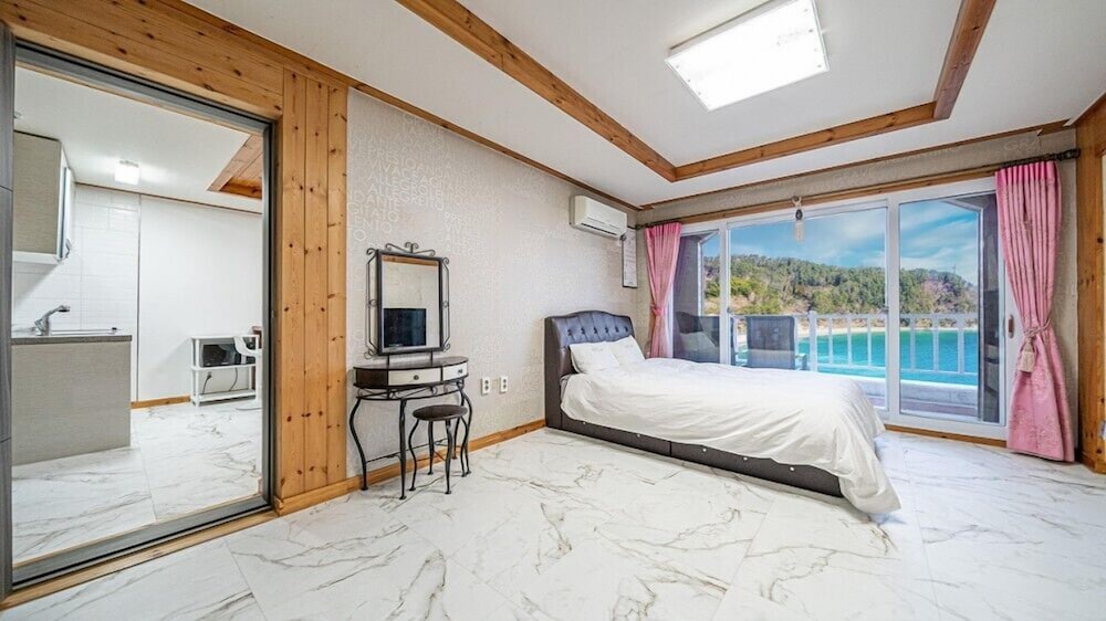 Room (A101) photo 1