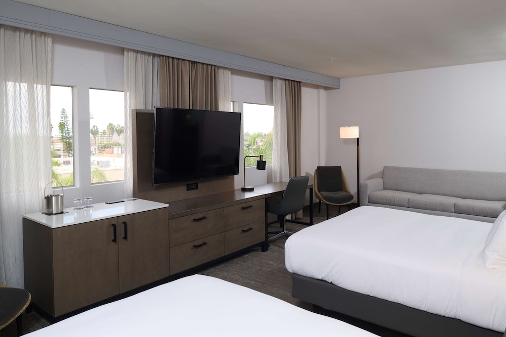 Studio, 2 Queen Beds, Pool View - Photo 3