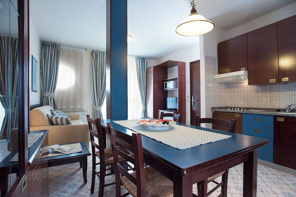 Apartment, 2 Bedrooms, 2 Bathrooms, Partial Sea View photo 3