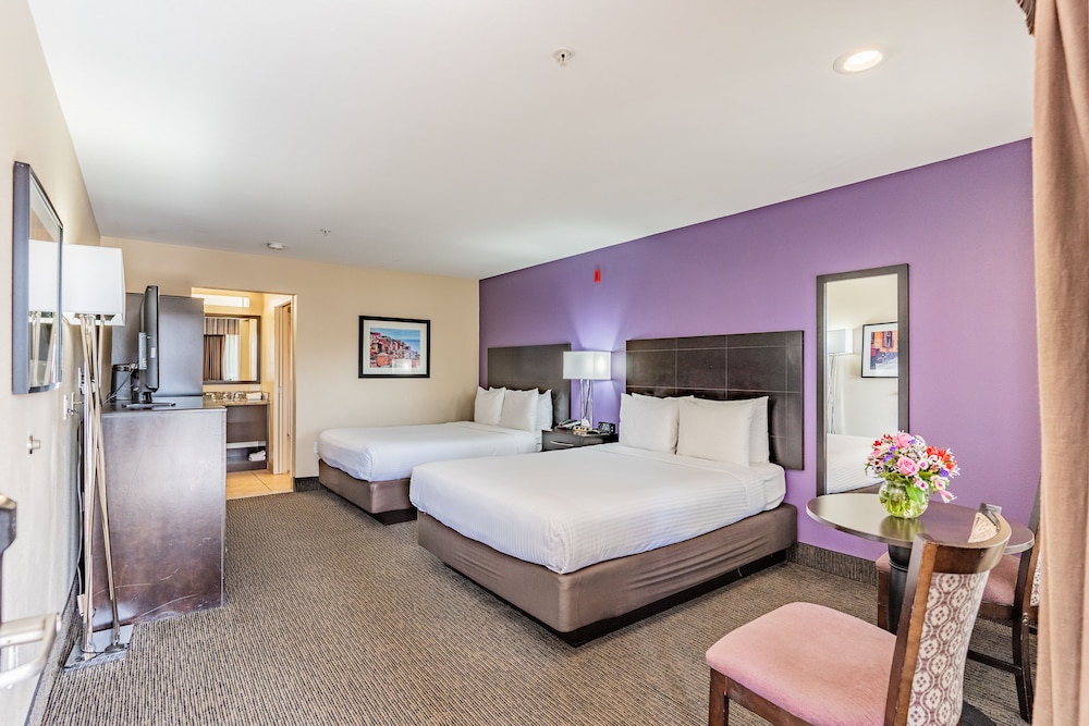 Premier Double Room-2 Queen Beds - Photo 1