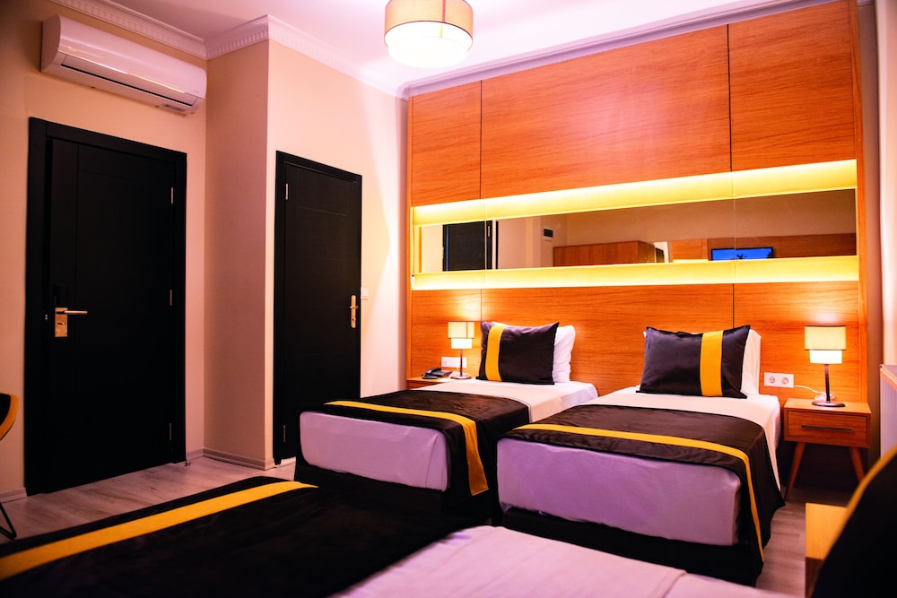 Economy Triple Room photo 1