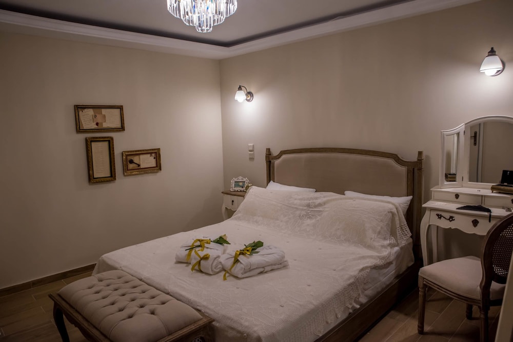 Executive Suite, 1 Bedroom, Courtyard Area (Ground Floor) photo 2