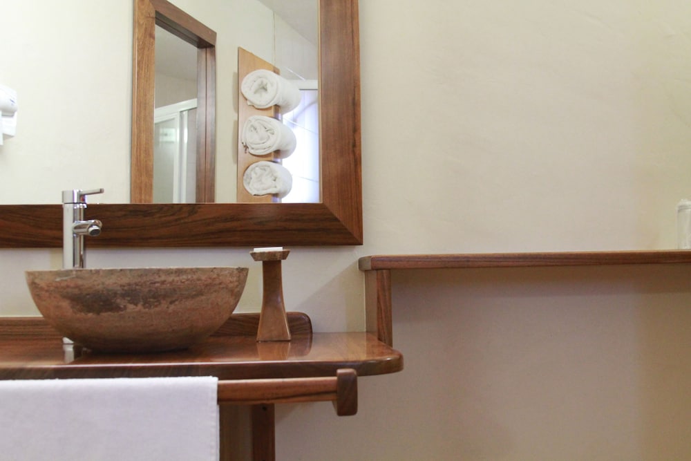 Superior Single Room, 1 King Bed, Jetted Tub photo 2