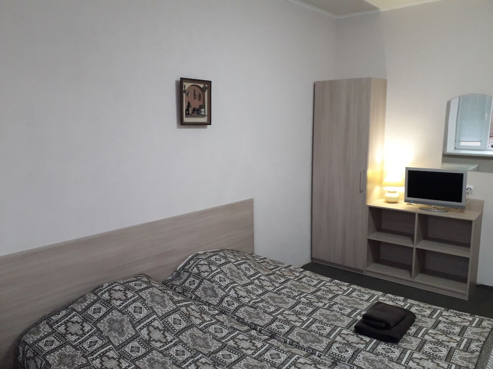Economy Twin Room photo 2