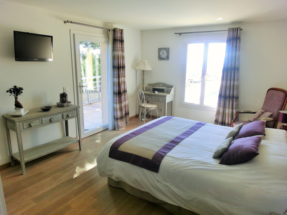 Superior Double Room, Sea View, Poolside photo 3