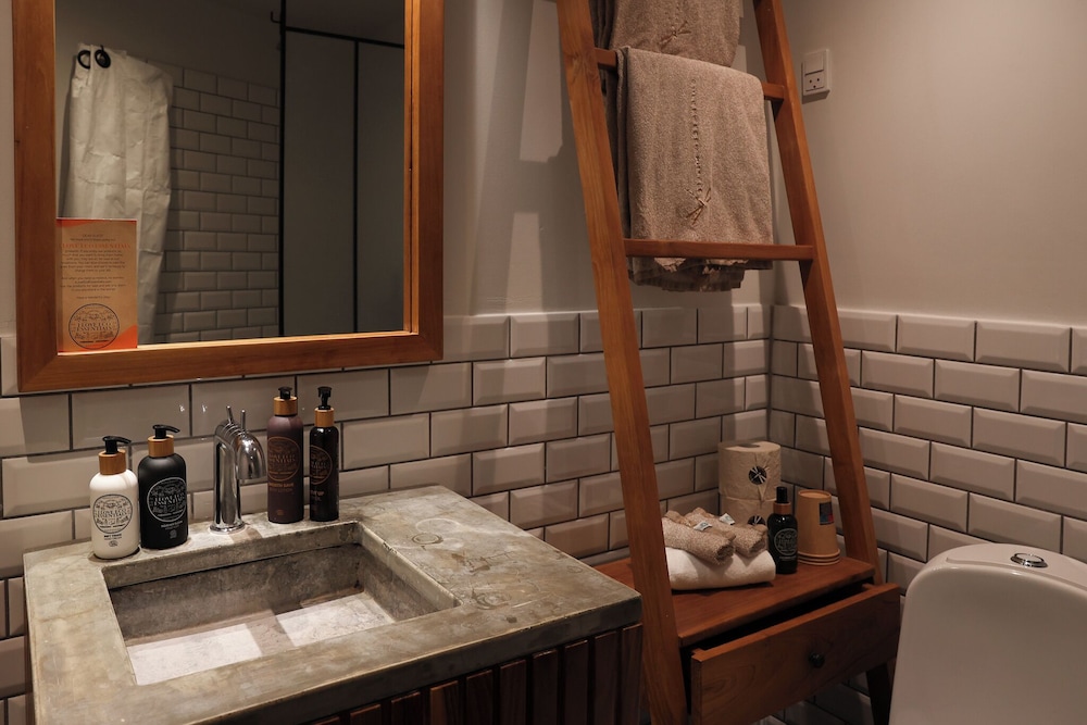 Deluxe Studio Suite