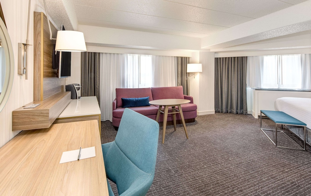 Superior Room, 1 King Bed (Preferred Corner King with Sofabed) photo 3