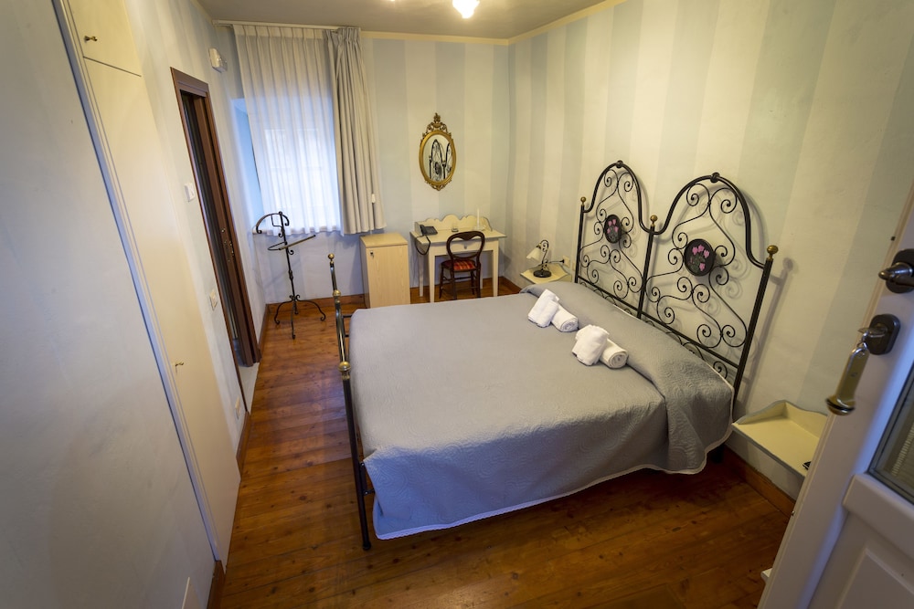 Comfort Double Room, 1 Double Bed, Garden View, Tower photo 3