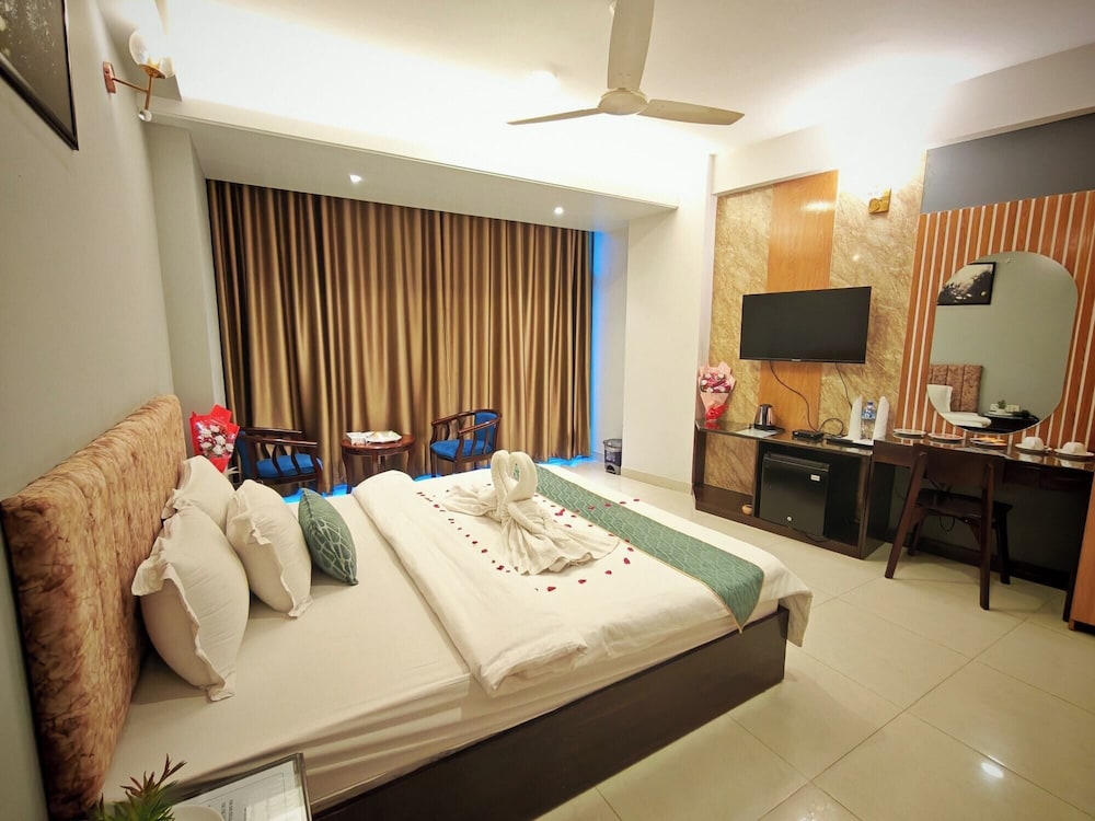 Deluxe Double Room, Balcony, City View
