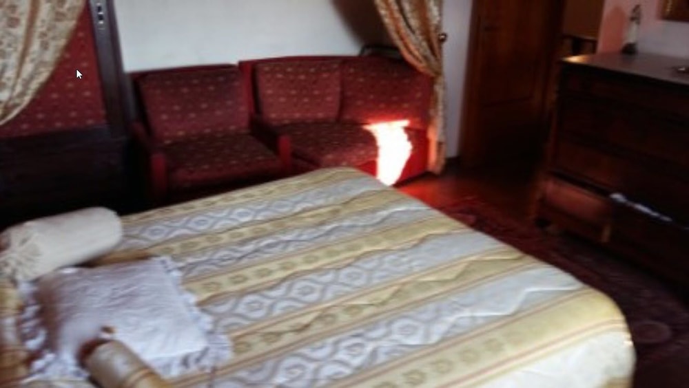 Deluxe Quadruple Room, Shared Bathroom