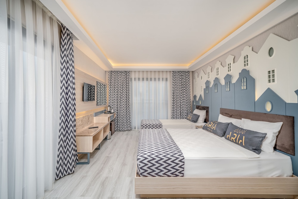 Standard Double or Twin Room, Sea View photo 2