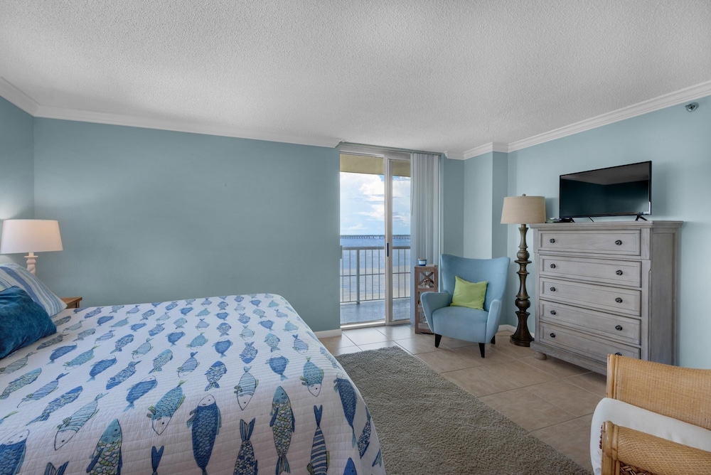 Apartment, Multiple Beds (Tristan Towers unit 14D) photo 3