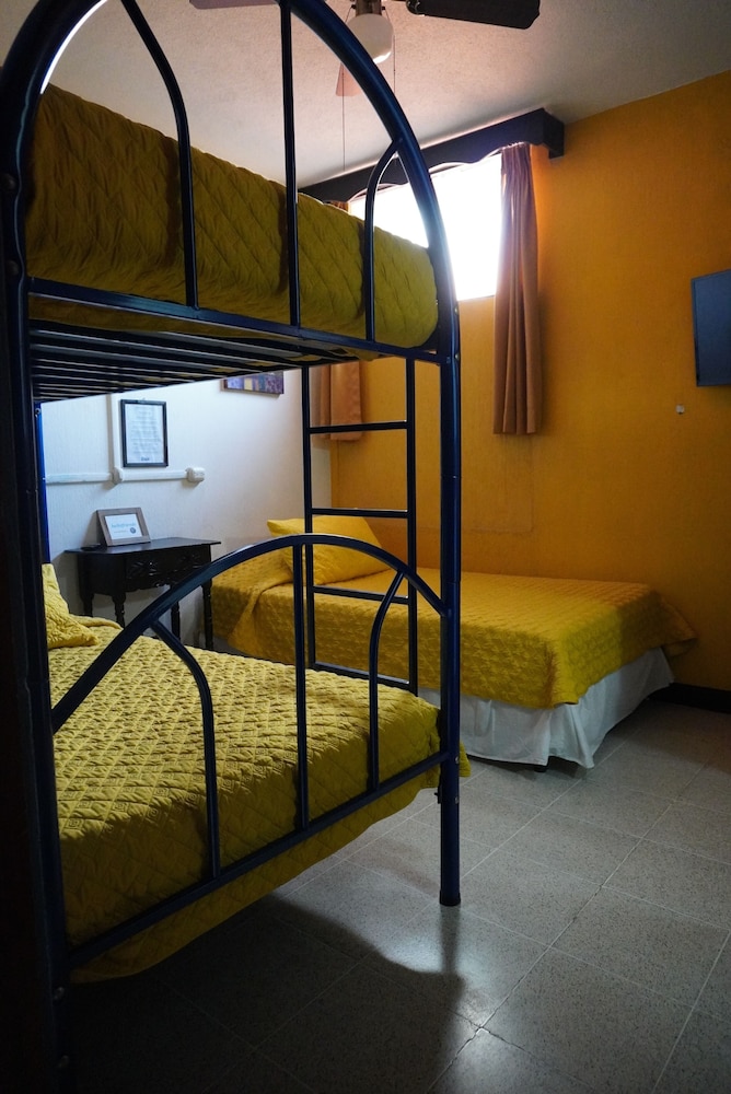Basic Triple Room, Multiple Beds, Private Bathroom photo 3