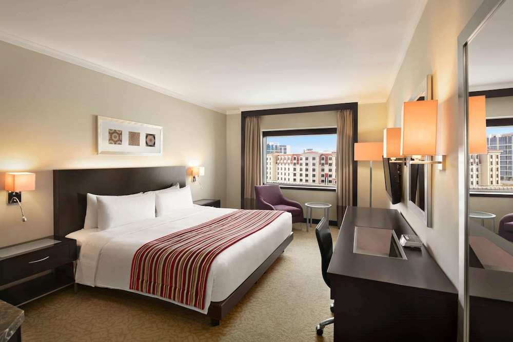 Deluxe Room, 1 King Bed, Non Smoking photo 1