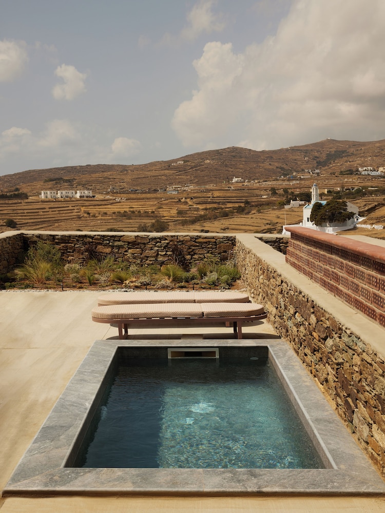 Superior Suite with Plunge Pool - Photo 19