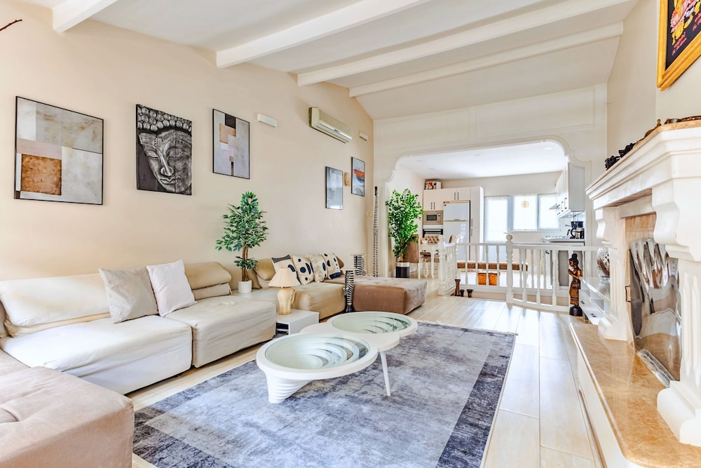 Apartment photo 1