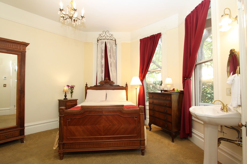 Paisley Room photo 1