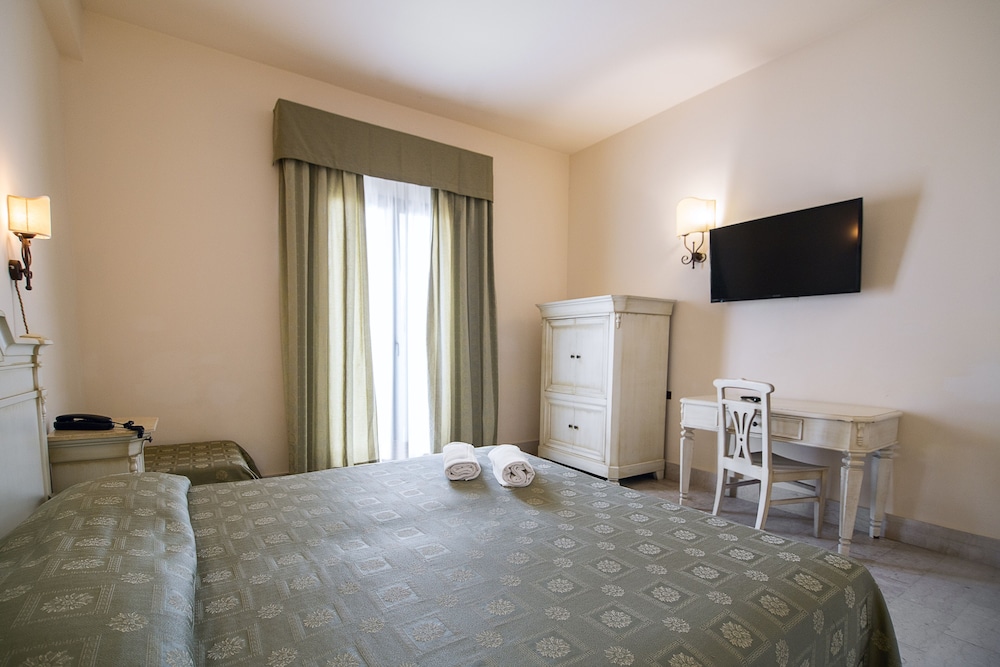 Standard Double Room Single Use photo 3