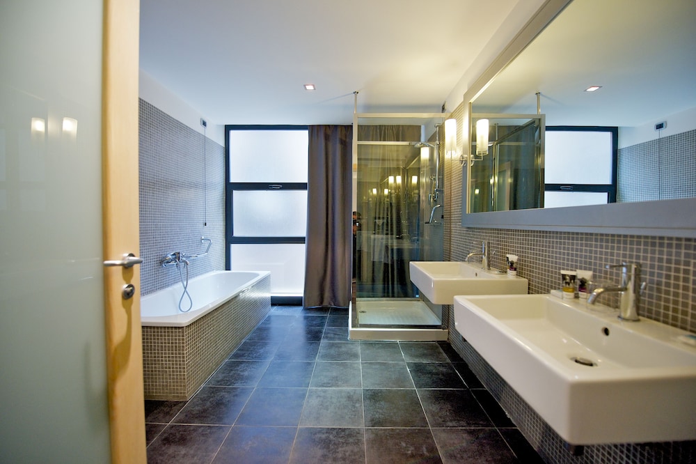Superior Double Room, 2 Double Beds - Photo 6