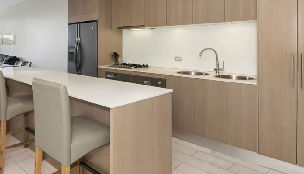 Luxury Apartment, 3 Bedrooms, Park View, Beachside photo 3
