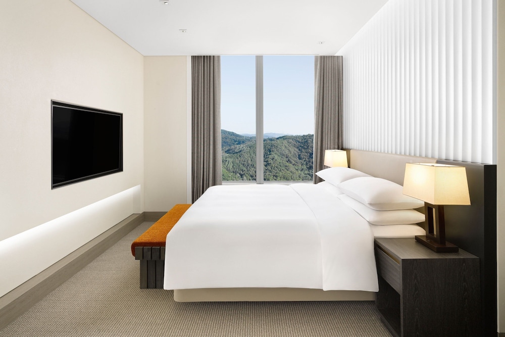 Suite, 1 King Bed (Onoma)