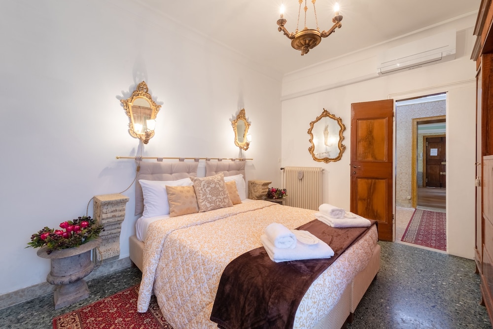 Deluxe Apartment, 2 Bedrooms, Annex Building photo 2