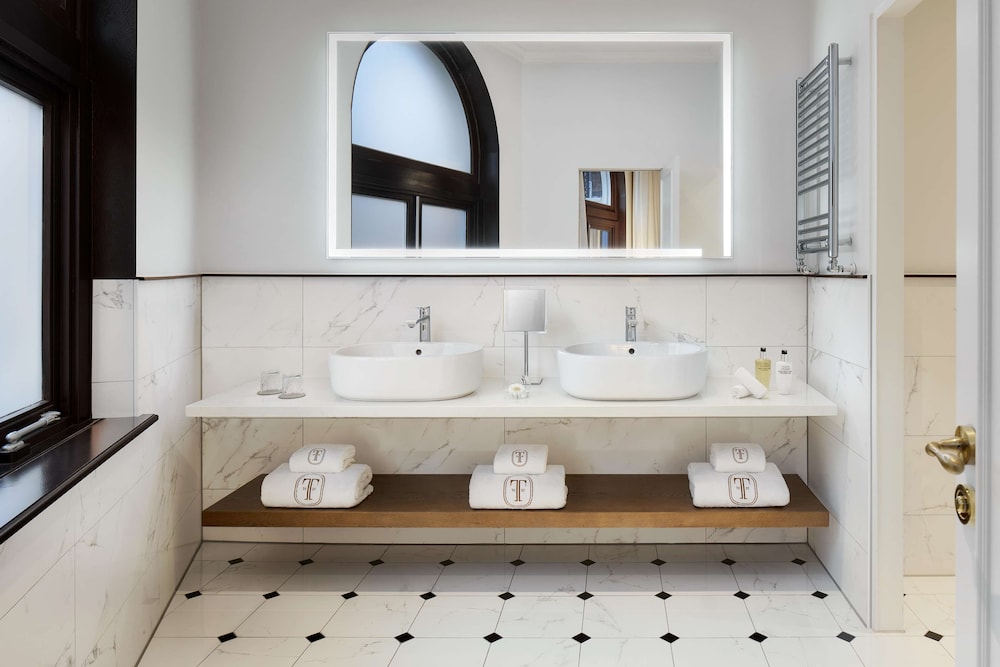 Presidential Suite (Empress Suite)