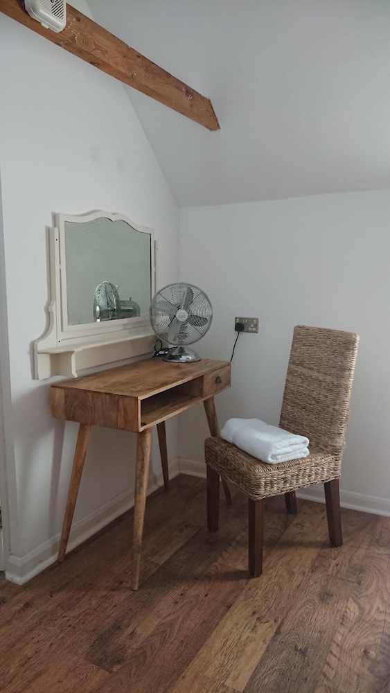 Apartment, Private Bathroom - Photo 3