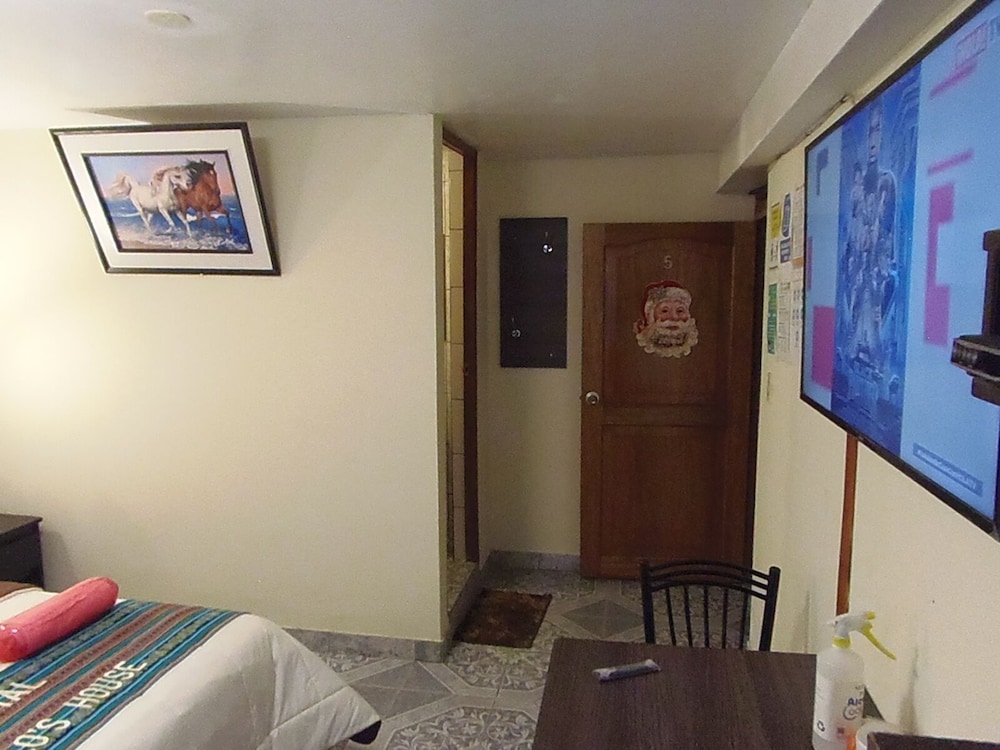 Basic Double Room, 1 Double Bed, Non Smoking photo 2