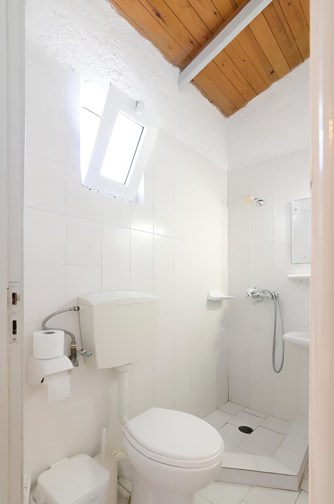 Standard Quadruple Room, Multiple Beds photo 2