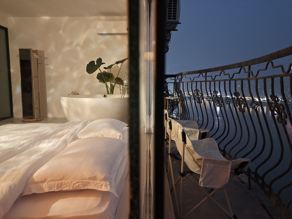 Comfort Double Room, Balcony, River View photo 2