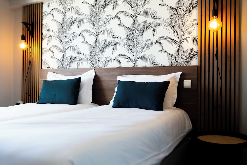 Standard Double or Twin Room, Sea View (Loggia) - Photo 5