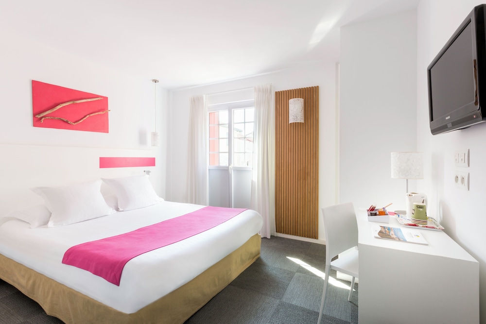 Classic Double Room thumbnail 6