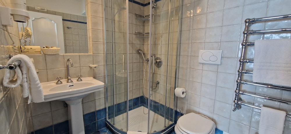 Superior Double Room, Partial Sea View - Photo 5