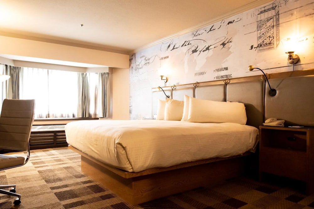 Premium Room, 1 King Bed, Courtyard View - Photo 5