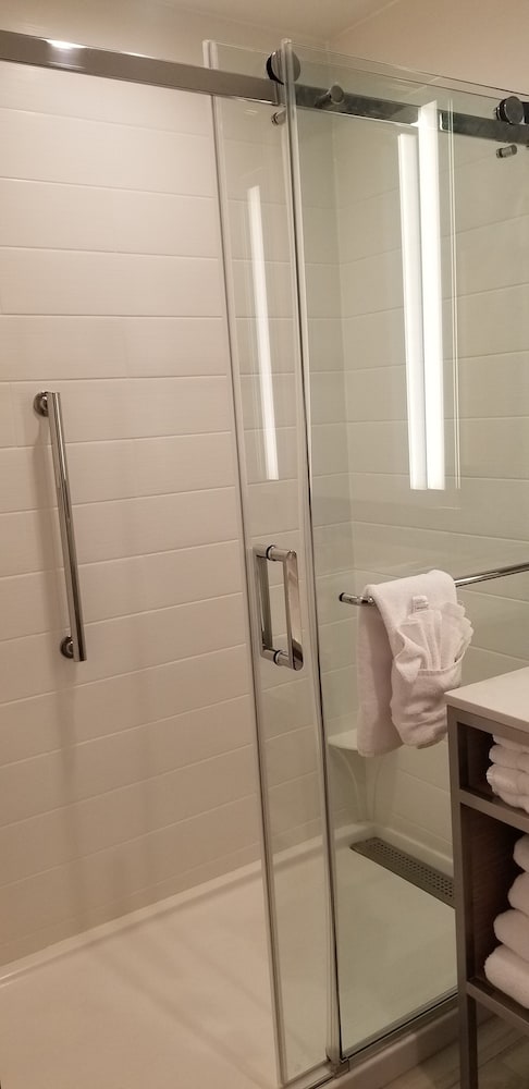 Room, 2 Queen Beds, Accessible (Hearing) - Photo 11