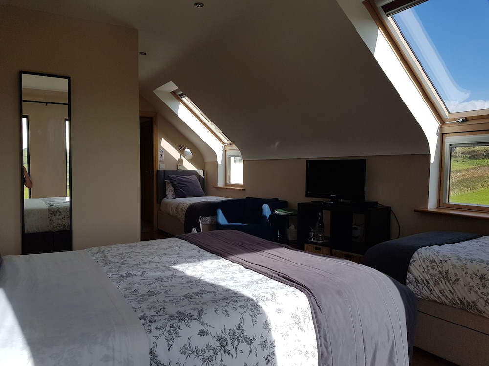 Family Room, Valley View (Quadruple): Breakfast NOT included photo 1