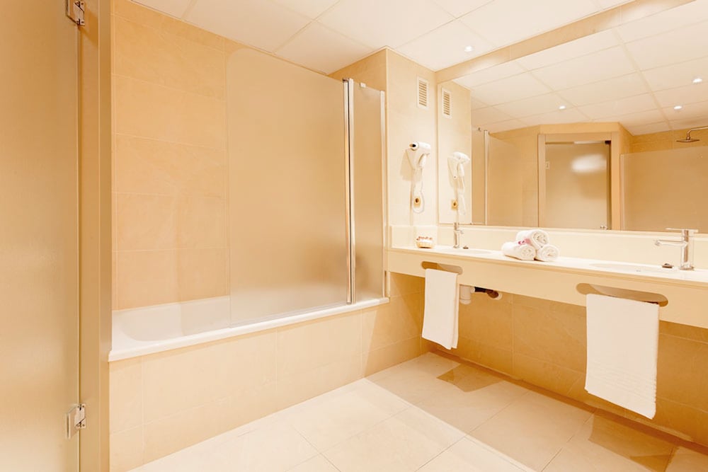 Double or Twin Room, Sea View - Photo 3