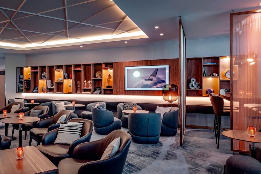 Club Suite, 1 Bedroom - Photo 8