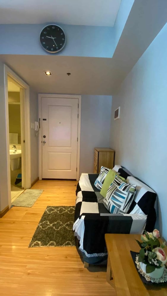Classic Condo, 2 Bedrooms, Balcony, Pool View