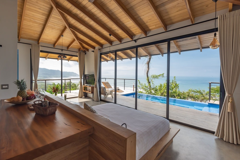 Larimar Panoramic Suite with Private Pool