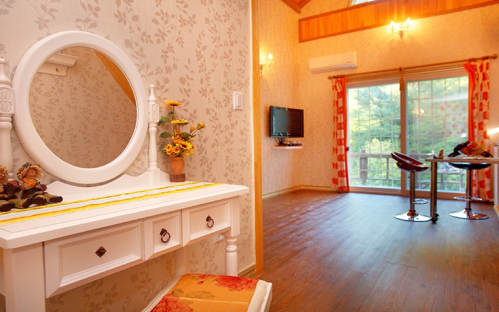 Duplex (Beauty and the Beast) photo 1