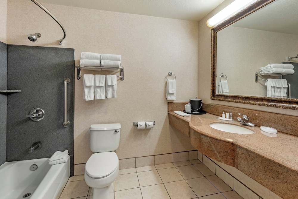 Suite, King, In-Room Hot Tub, Non Smoking - Photo 6