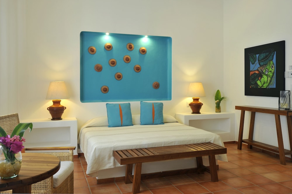 Garden Master Suite - Photo 1