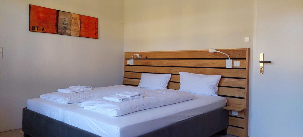 Basic Double Room, Garden View photo 3